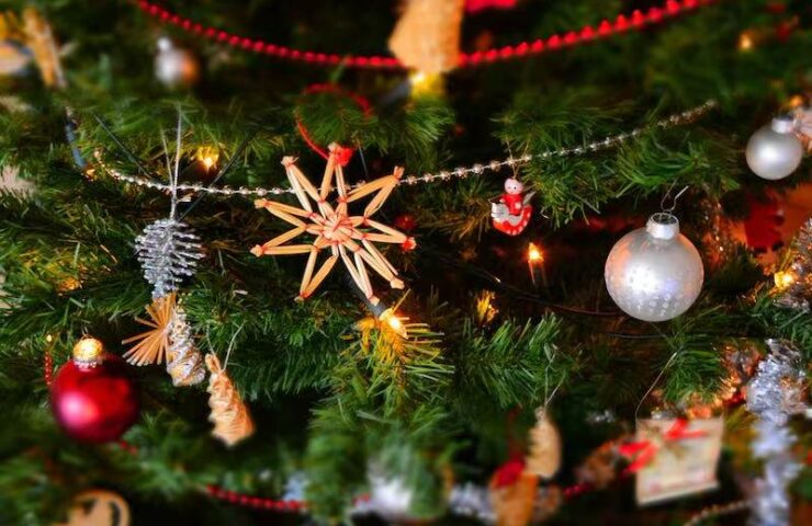 Buy USPS holiday stamps for Christmas greetings