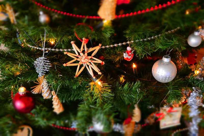 Buy USPS holiday stamps for Christmas greetings